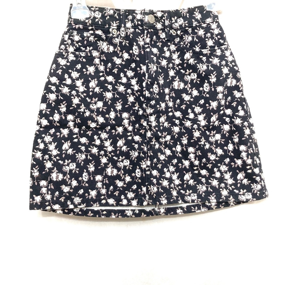 🌹Calvin Klein Jeans Floral Print Denim Skirt